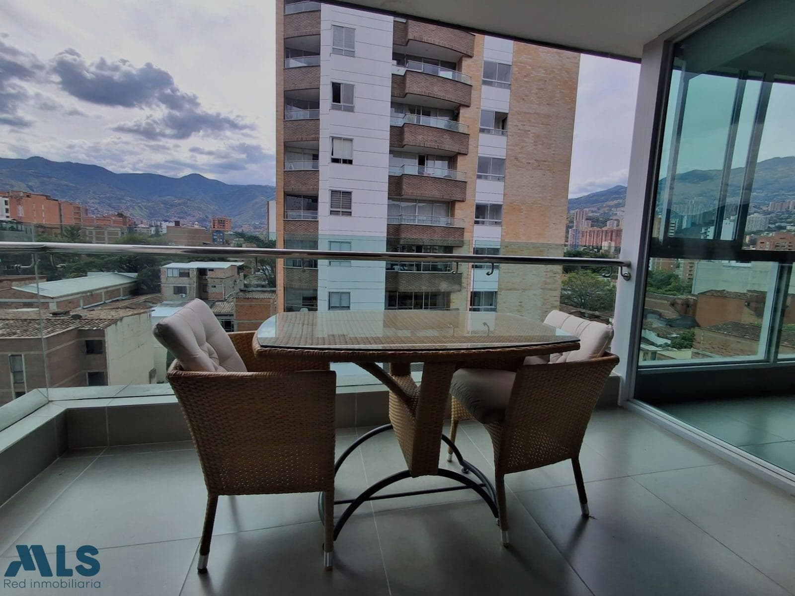 Apartamento en venta en Estadio, Laureles, Medellín — foto 1 de 14