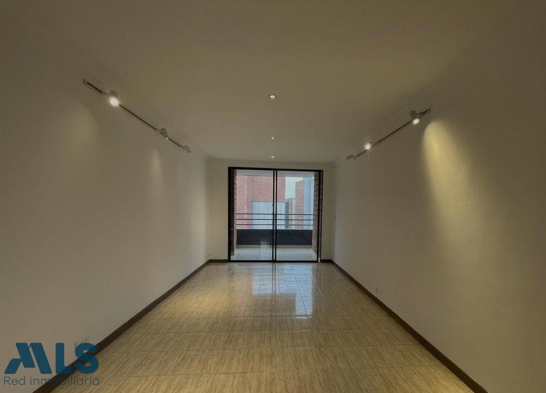Apartamento en venta en Loma de los Bernal, Belén Guayabal, Medellín — foto 1 de 12
