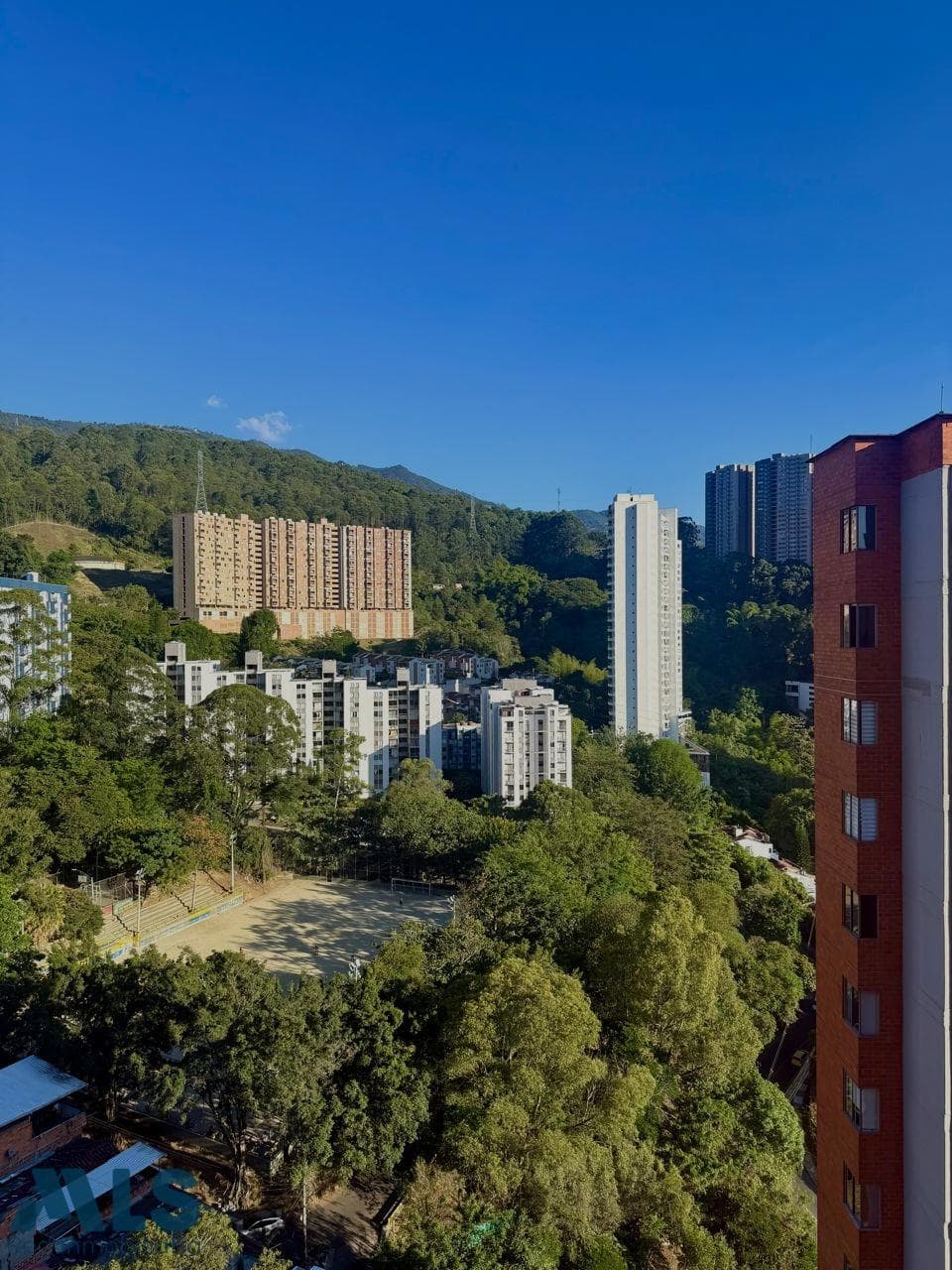 Apartamento en venta en Loma del Indio, Poblado, Medellín — foto 1 de 14