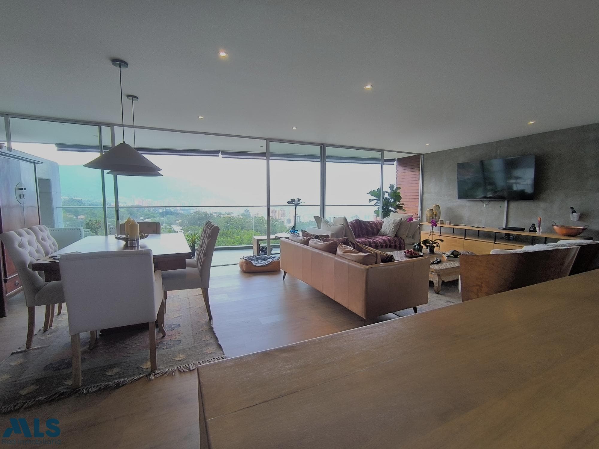 Apartamento en venta en San Lucas, Poblado, Medellín — foto 1 de 21