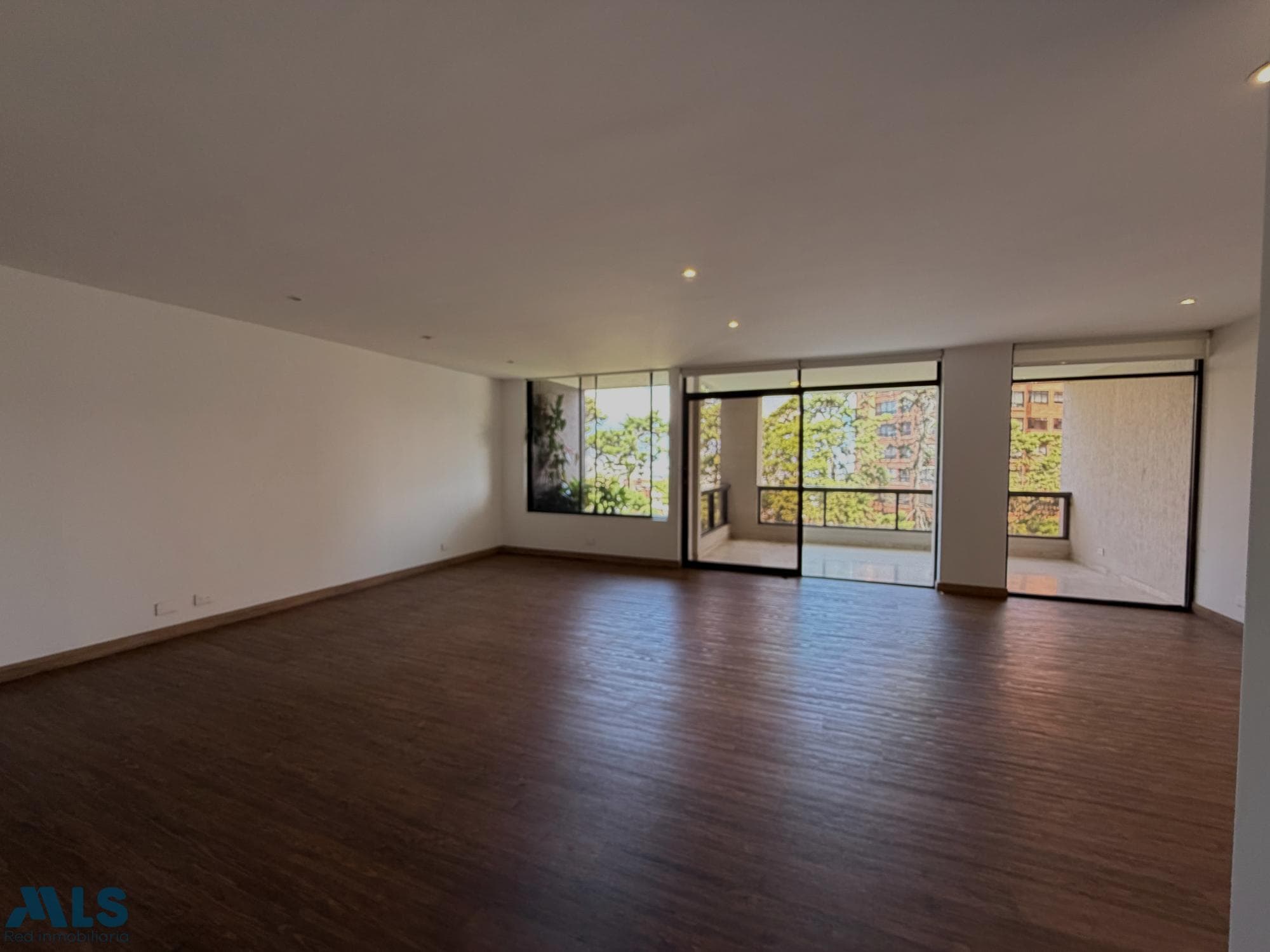 Apartamento en venta en El Poblado, Medellín — foto 1 de 24