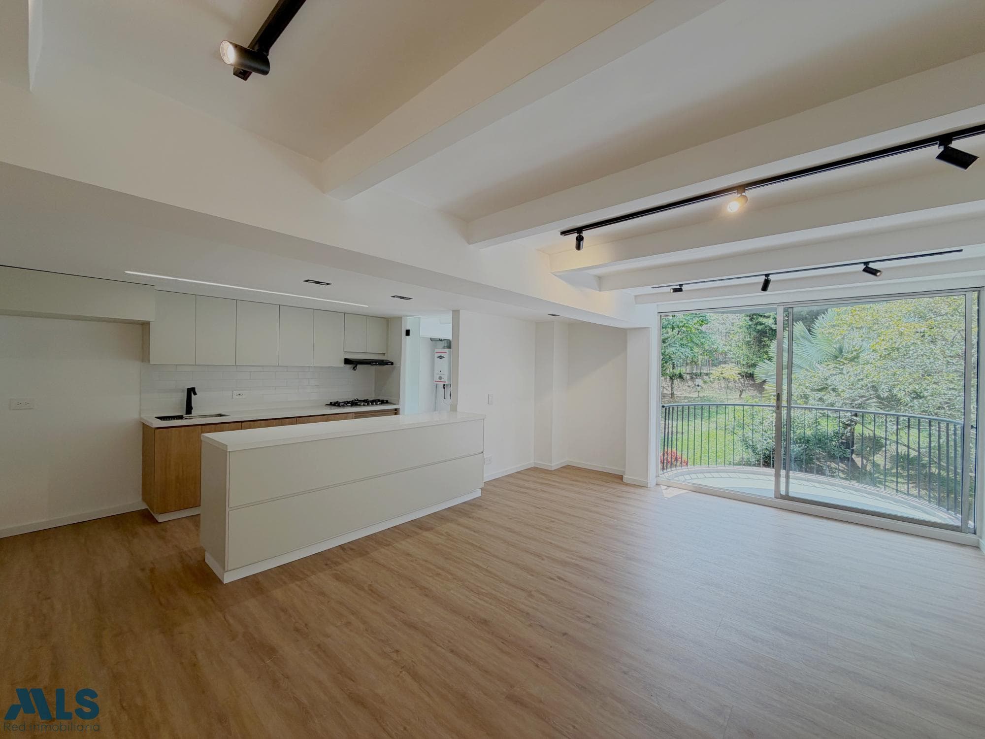 Apartamento en venta en La Visitación, Poblado, Medellín — foto 1 de 9