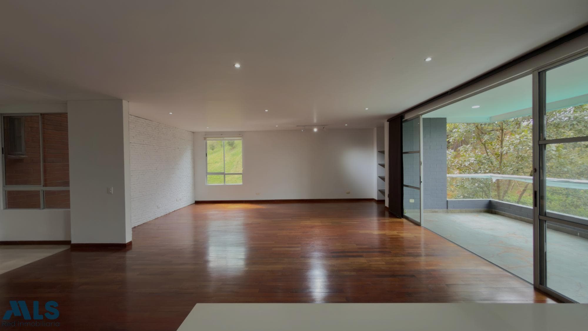 Apartamento en venta en La Calera, Poblado, Medellín — foto 1 de 27