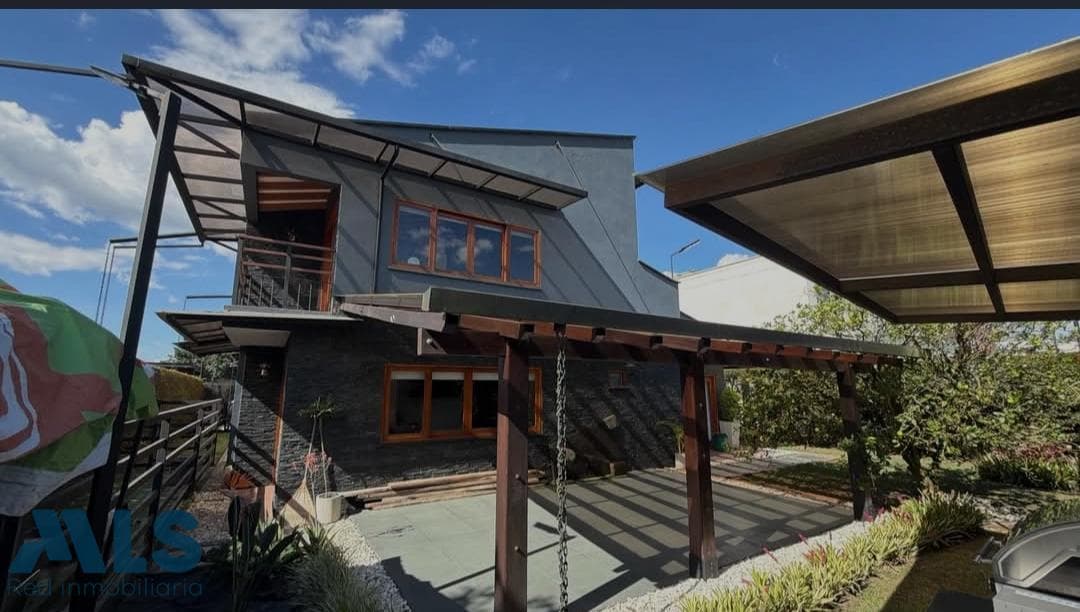 Casa en venta en Urbano (La Ceja), Oriente Antioqueño — foto 1 de 12