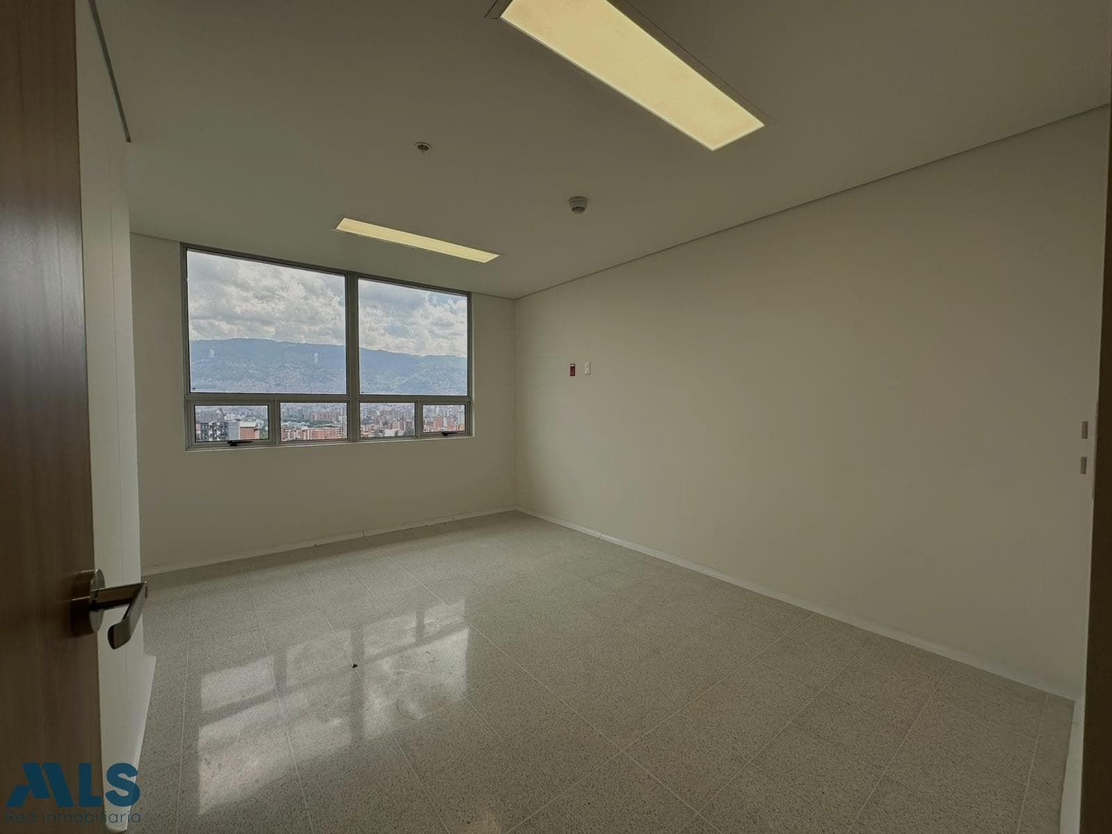 Consultorio en venta en Los Pinos, Occidente, Medellín — foto 1 de 8