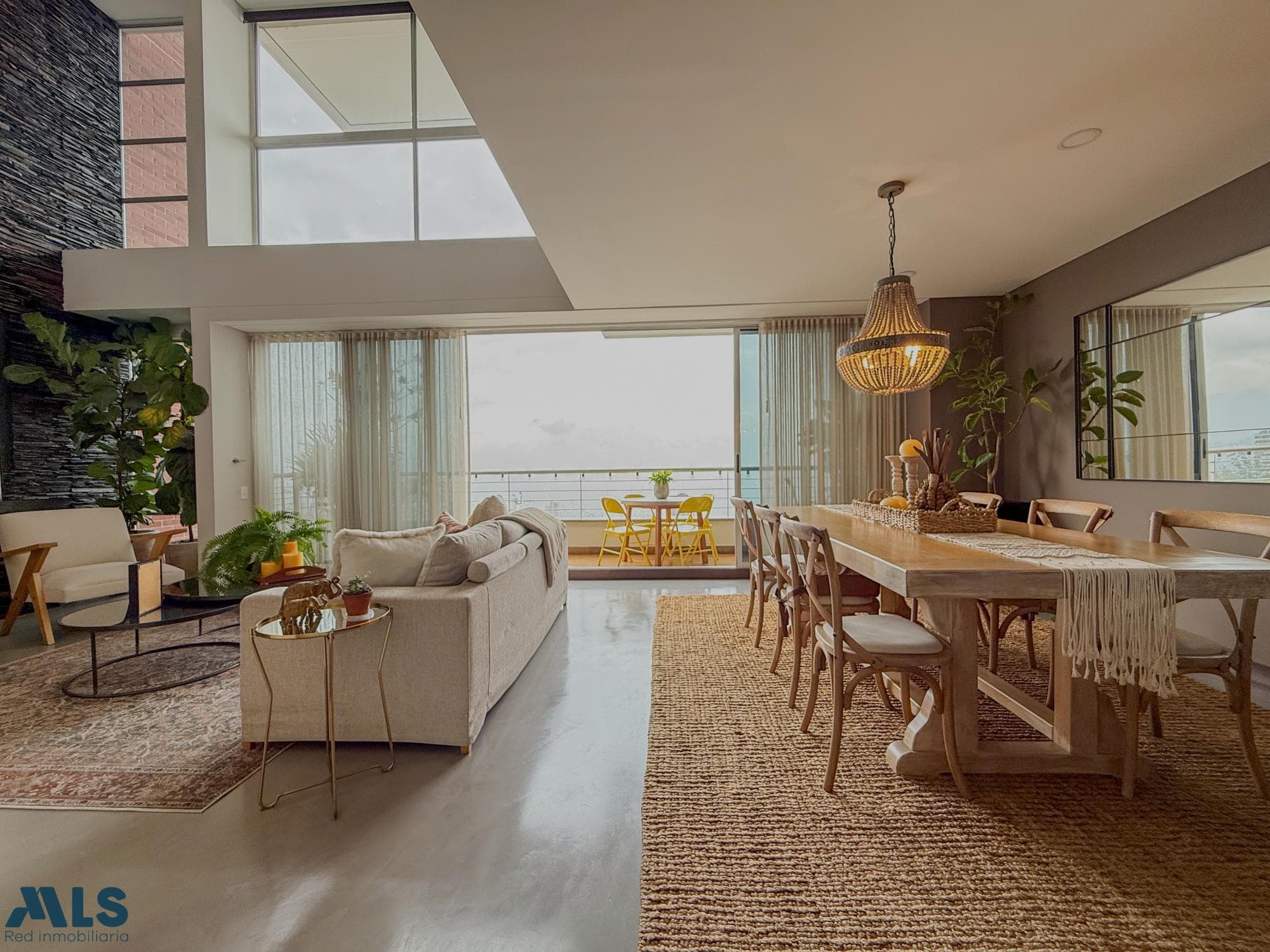 Apartamento en venta en El Tesoro, Poblado, Medellín — foto 1 de 25