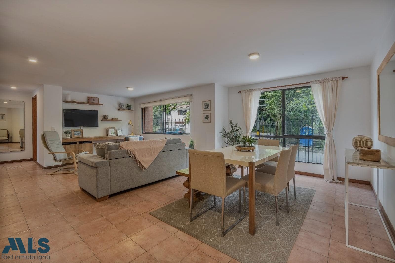 Apartamento en venta en Las Lomas Nº 1, Poblado, Medellín — foto 1 de 18