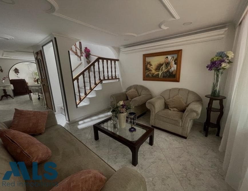 Casa en venta en La Nubia, Belén Guayabal, Medellín — foto 1 de 9