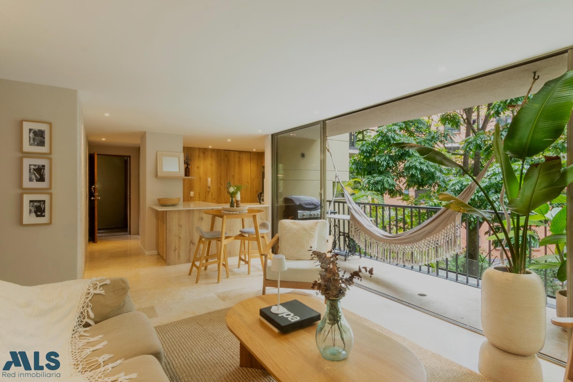 Apartamento en venta en El Campestre, Poblado, Medellín — foto 1 de 20