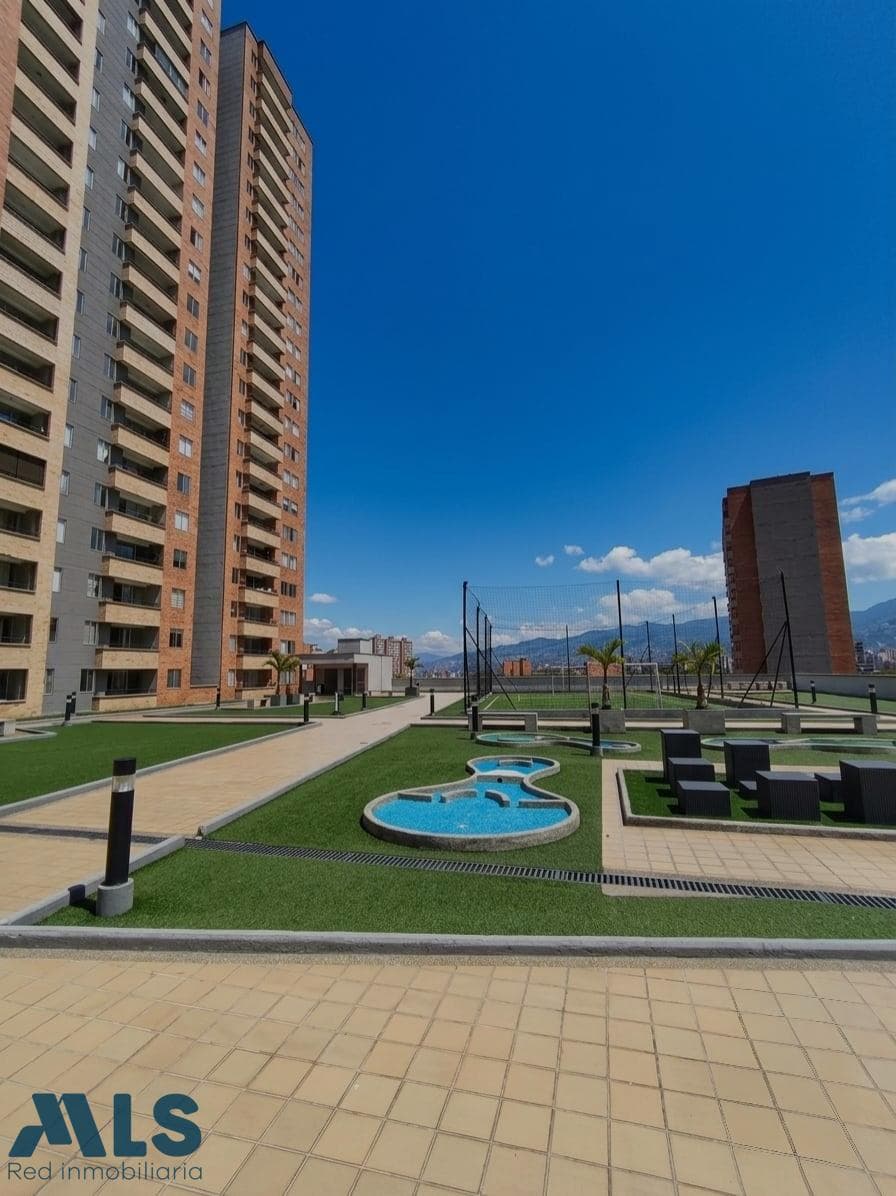 Apartamento en venta en Los Colores, Laureles, Medellín — foto 1 de 23