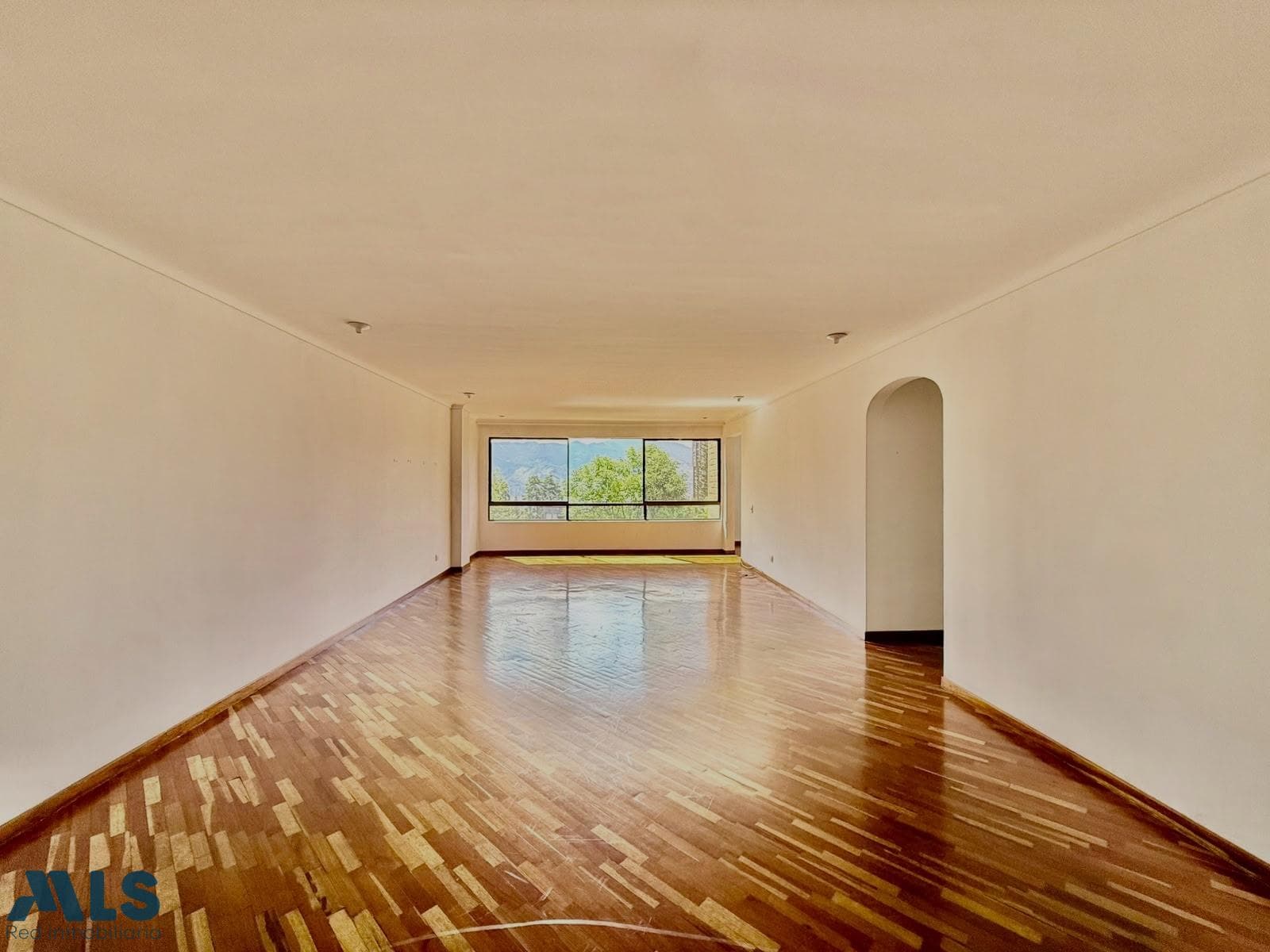 Apartamento en venta en El Tesoro, Poblado, Medellín — foto 1 de 15