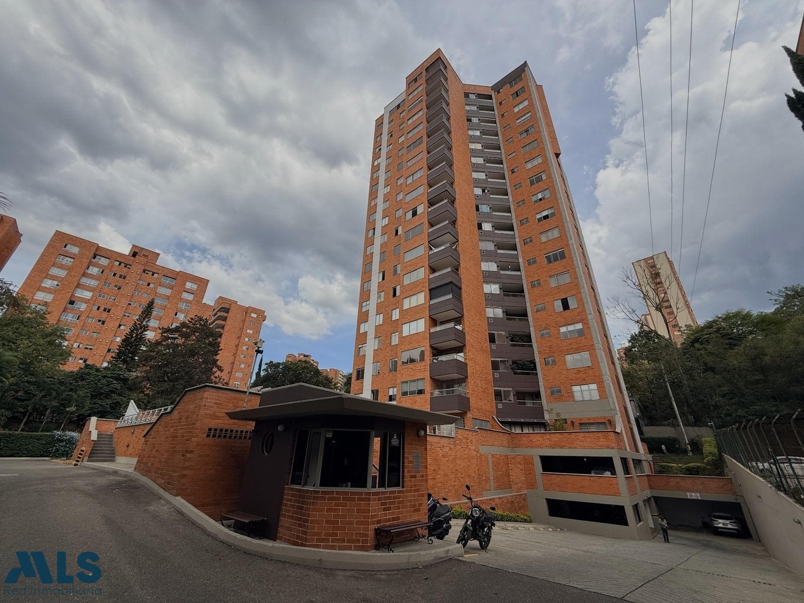 Apartamento en venta en Los Balsos Nº 2, Poblado, Medellín — foto 1 de 40