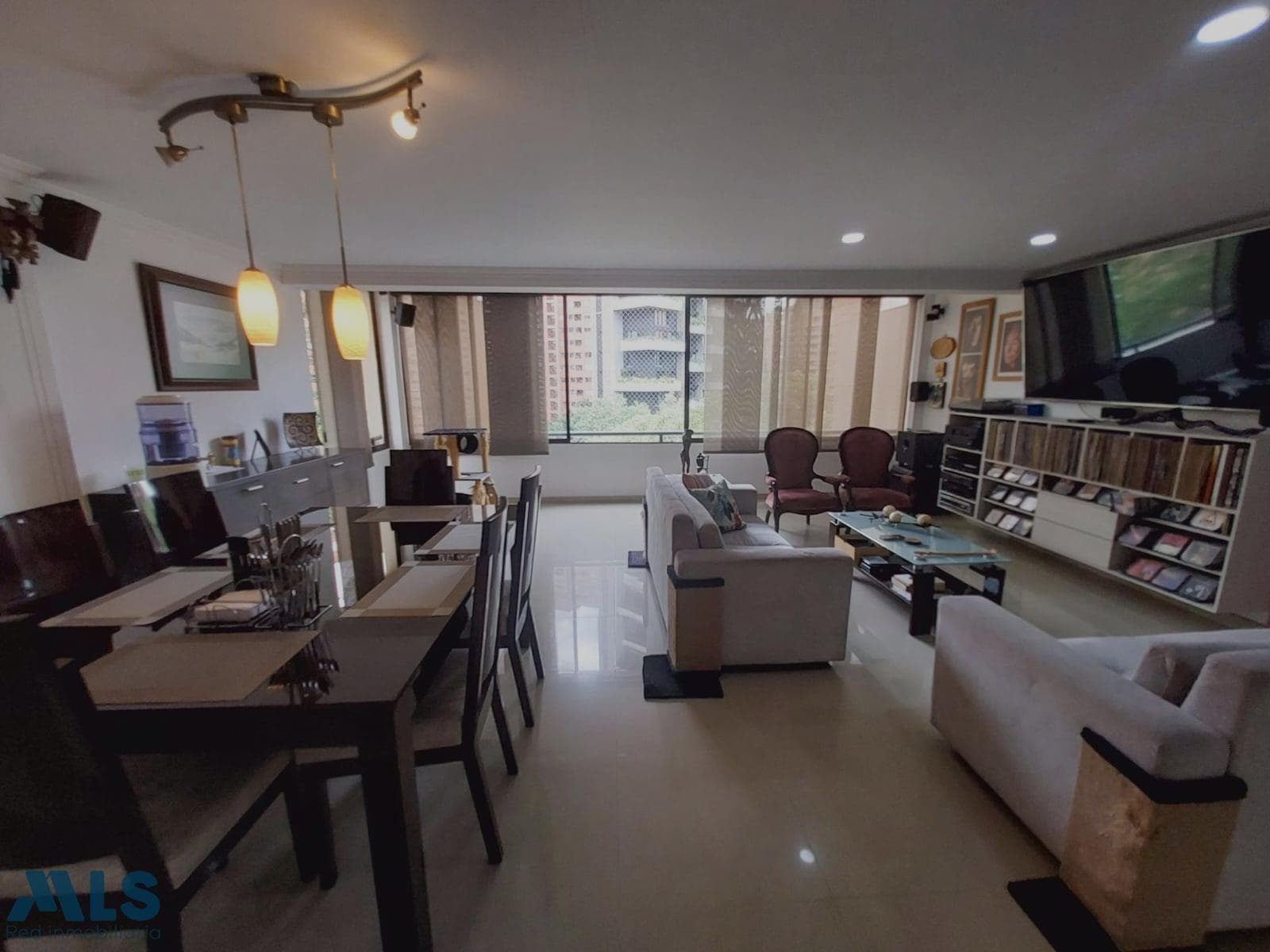 Apartamento en venta en La Tomatera, Poblado, Medellín — foto 1 de 18