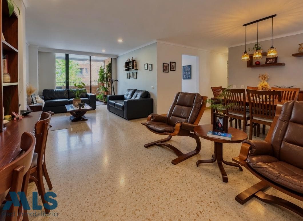 Apartamento en venta en La Frontera, Poblado, Medellín — foto 1 de 21