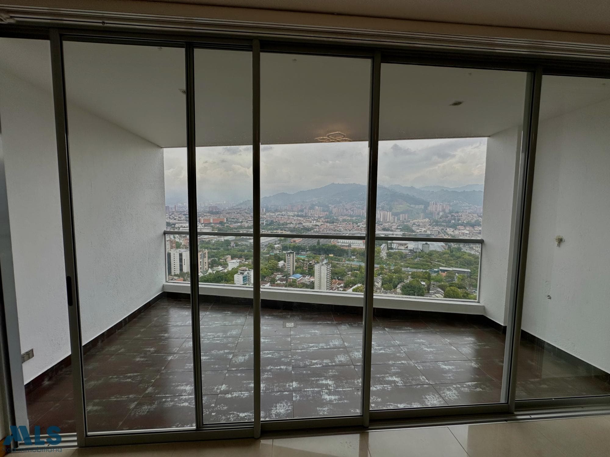 Apartamento en venta en Santa Maria de los Angeles, Poblado, Medellín — foto 1 de 32