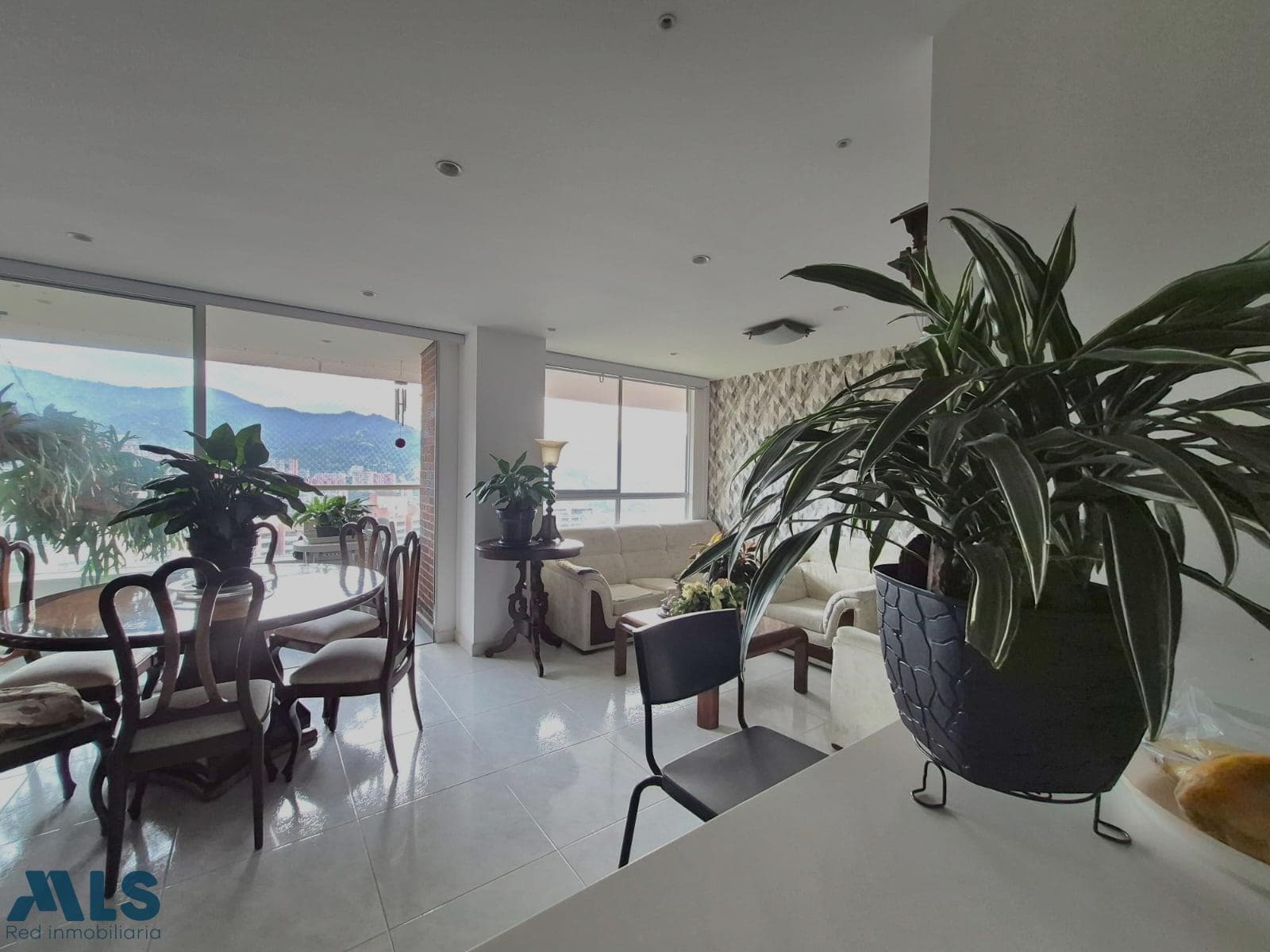 Apartamento en venta en El Esmeraldal, Aburra Sur, Envigado — foto 1 de 16