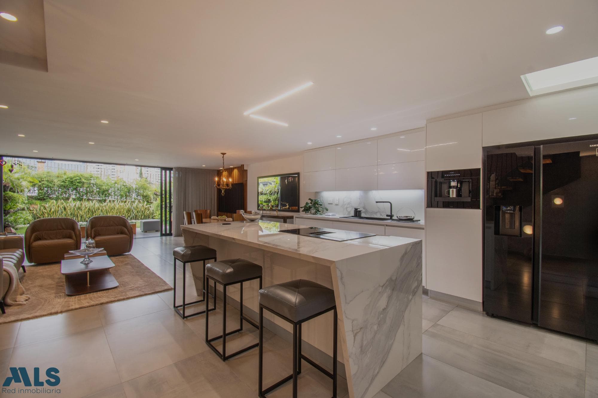 Casa en venta en Loma de Benedictinos, Aburra Sur, Envigado — foto 1 de 27