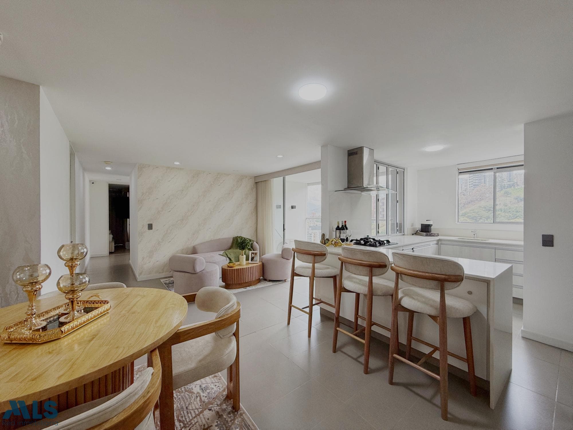 Apartamento en venta en Castropol, Poblado, Medellín — foto 1 de 14