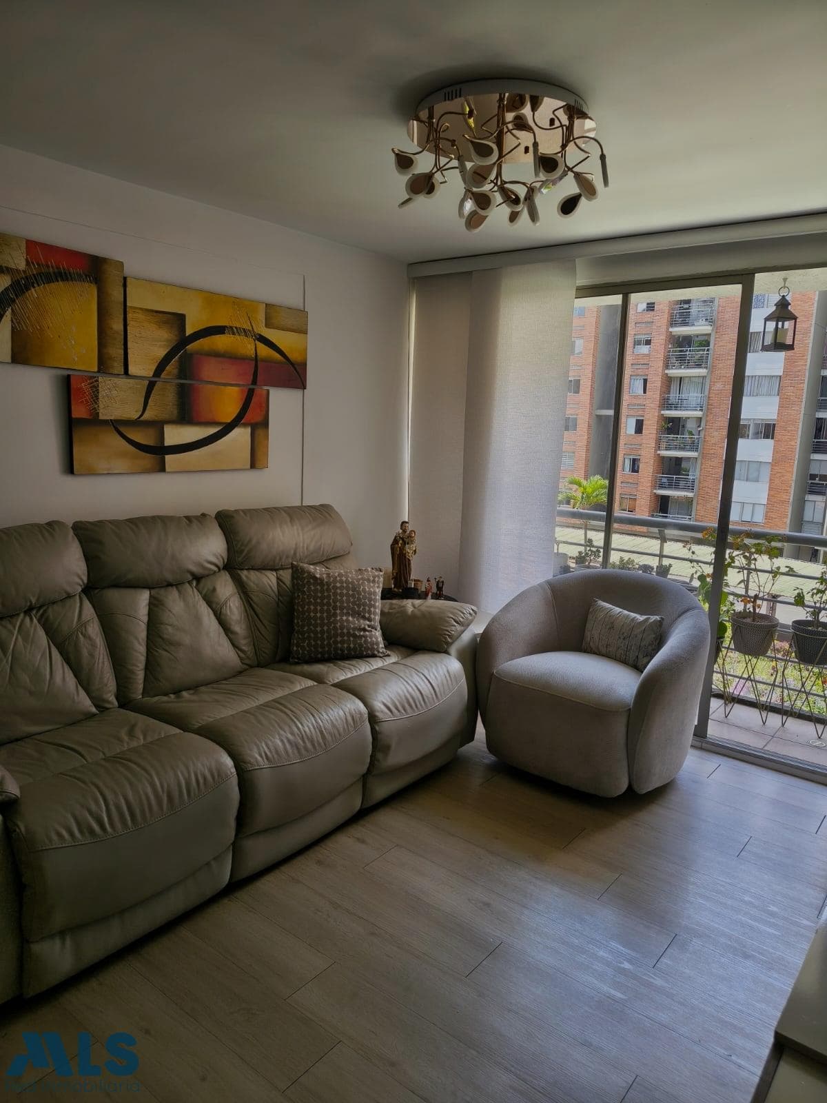 Apartamento en venta en Almería, Laureles, Medellín — foto 1 de 15