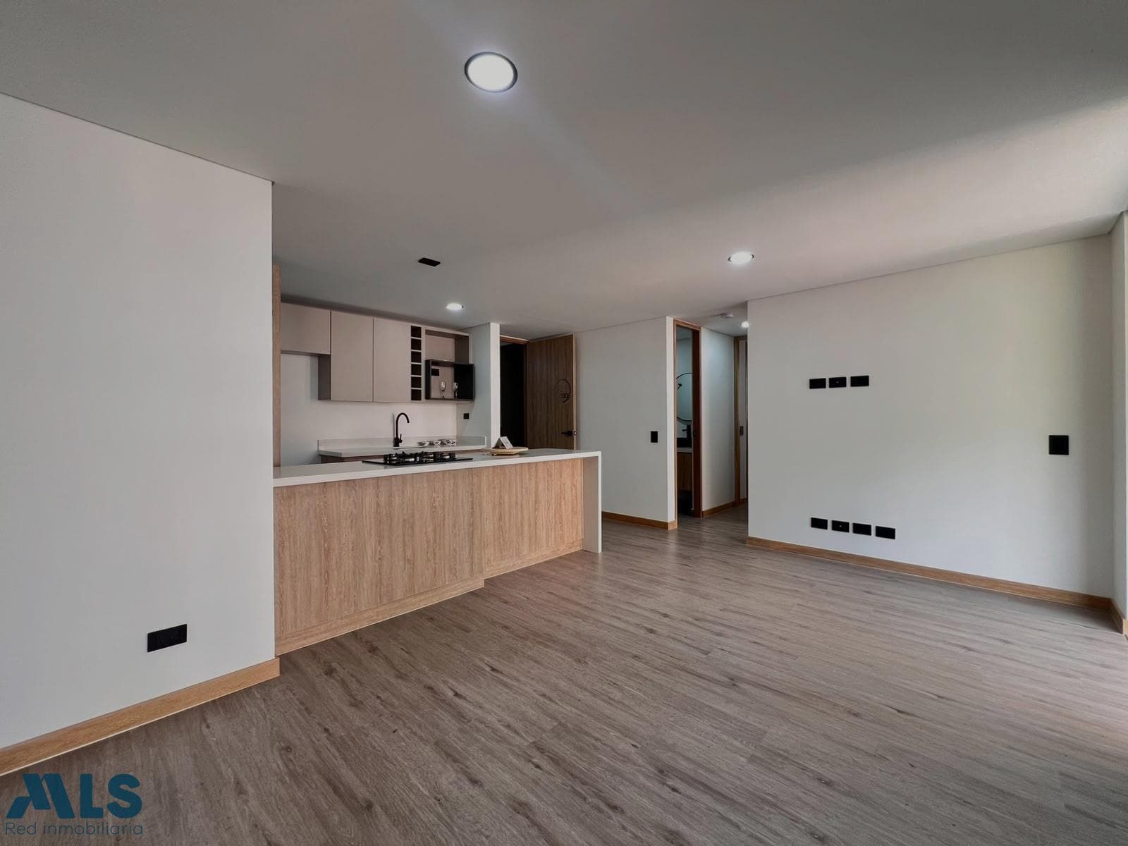 Apartamento en venta en Las Palmas, Poblado, Medellín — foto 1 de 16