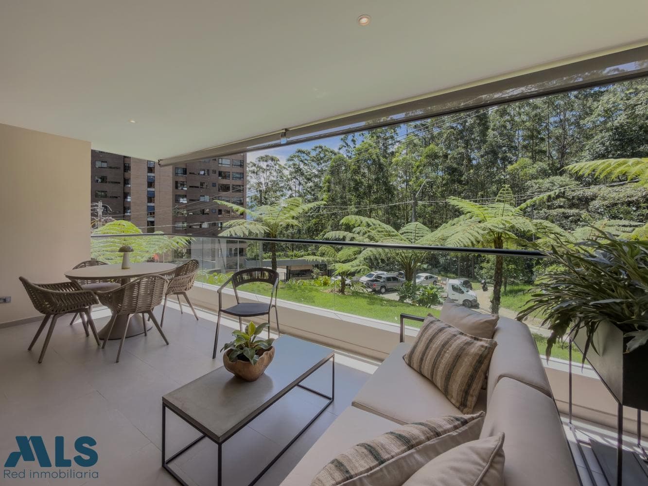 Apartamento en venta en Los Bósques, Poblado, Medellín — foto 1 de 31