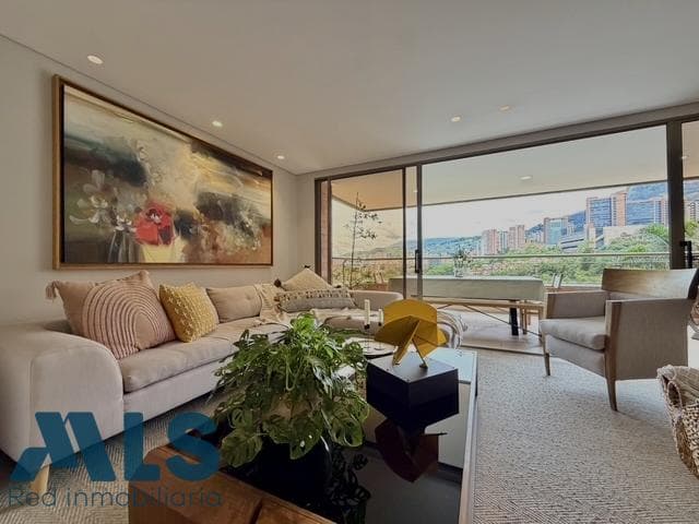 Apartamento en venta en Loma Los Gonzalez, Poblado, Medellín — foto 1 de 35