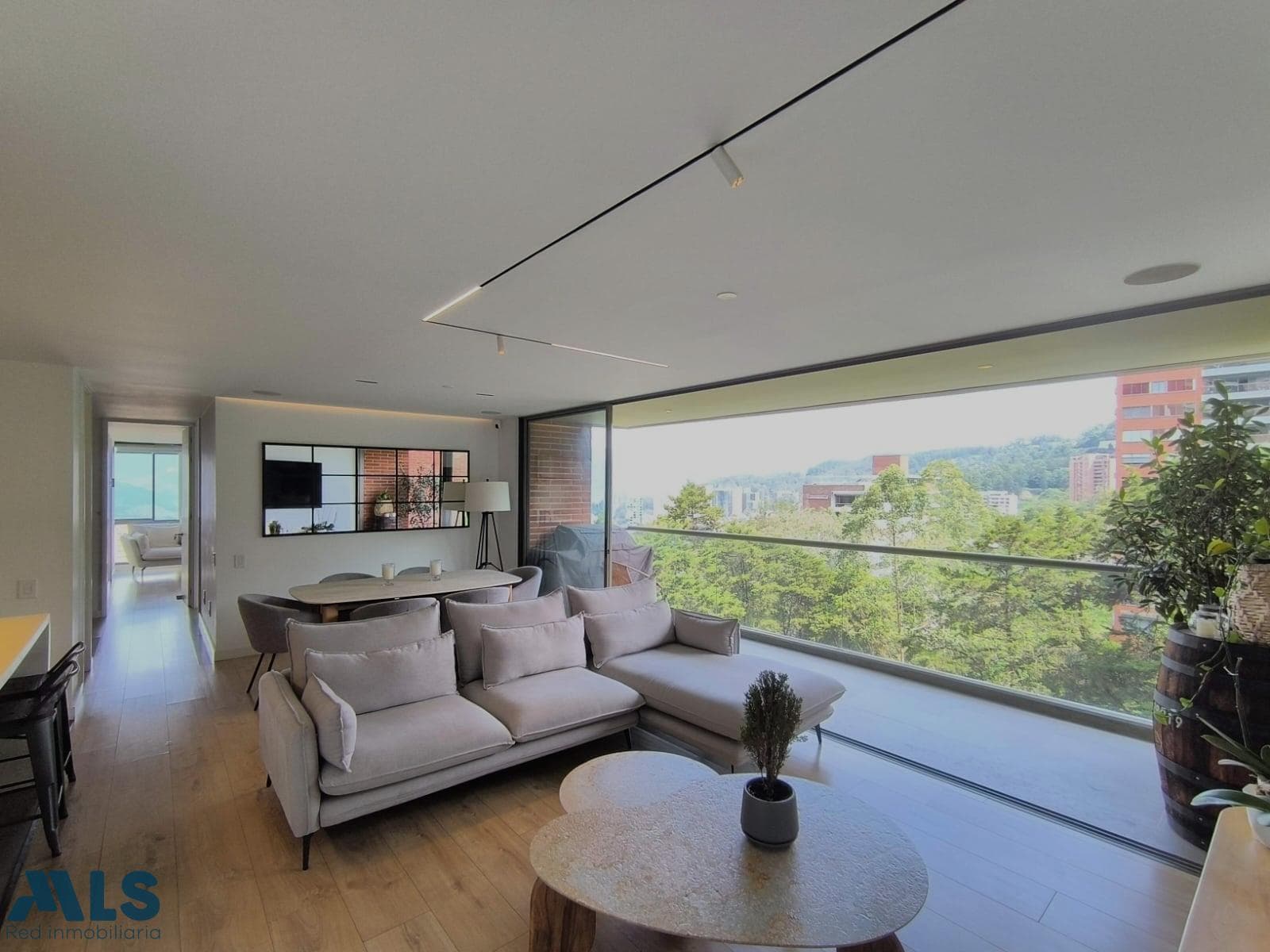 Apartamento en venta en Loma Cola del Zorro, Poblado, Medellín — foto 1 de 34