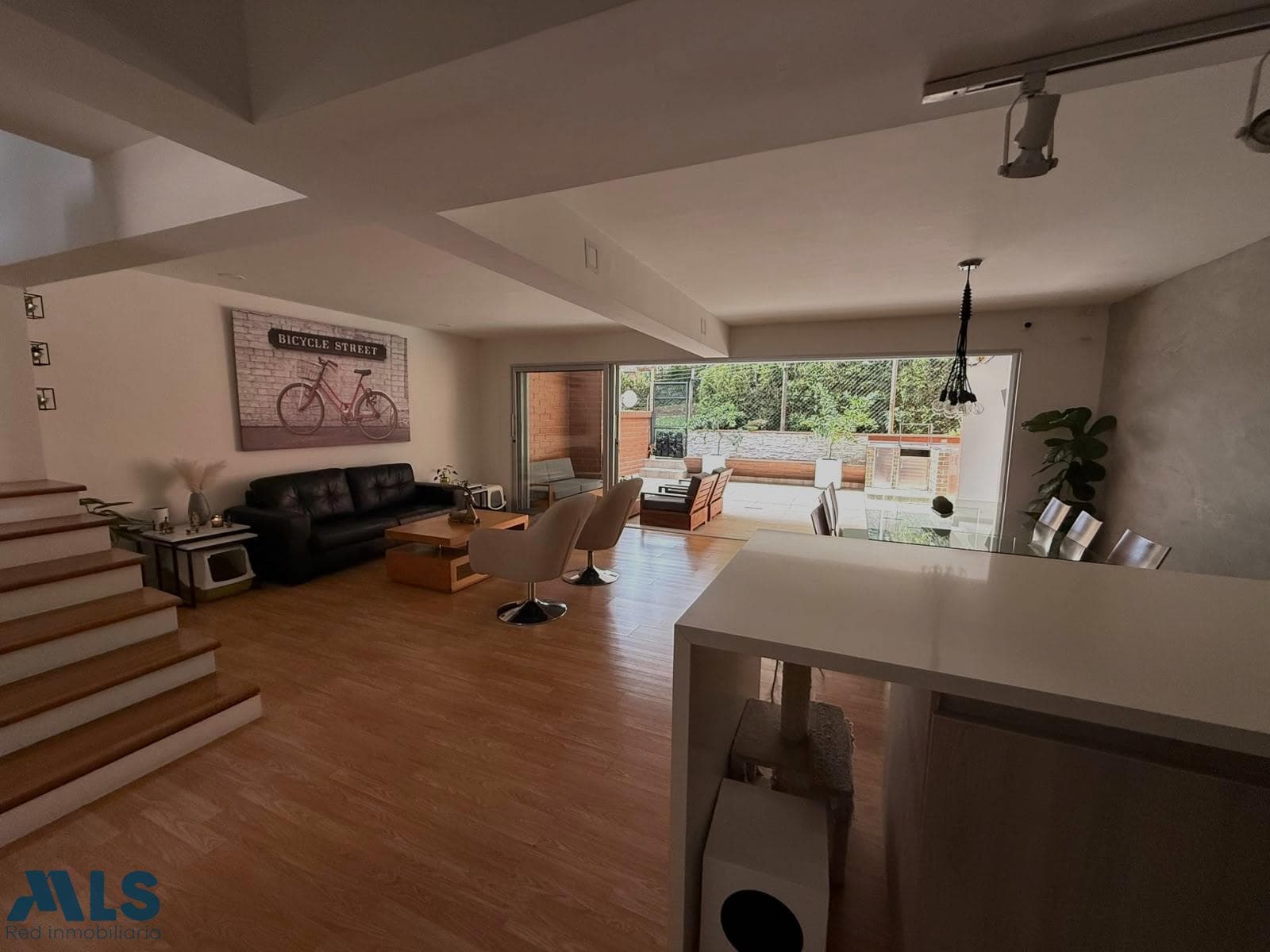 Casa en venta en Los Naranjos, Poblado, Medellín — foto 1 de 9