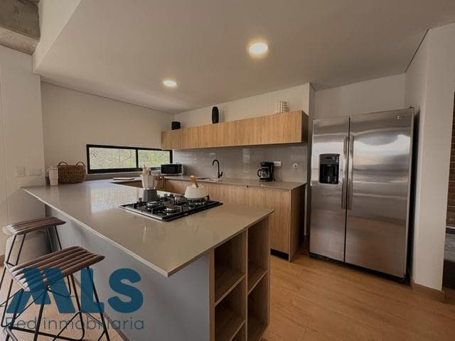 Apartamento en venta en Lalinde, Poblado, Medellín — foto 1 de 14