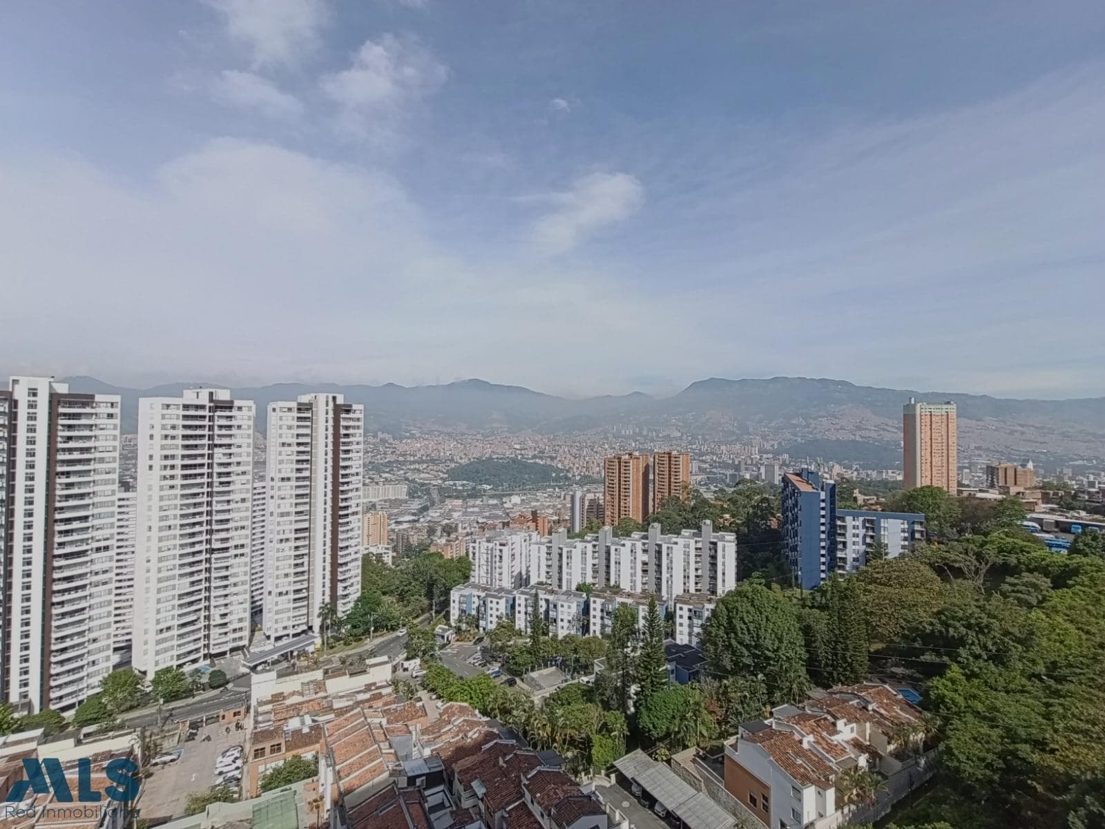 Apartamento en venta en Loma del Indio, Poblado, Medellín — foto 1 de 11