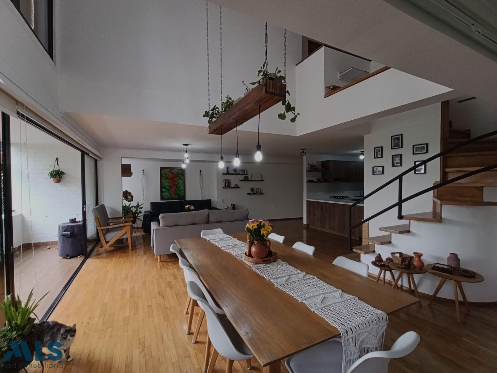 Apartamento en venta en La Aguacatala, Poblado, Medellín — foto 1 de 24