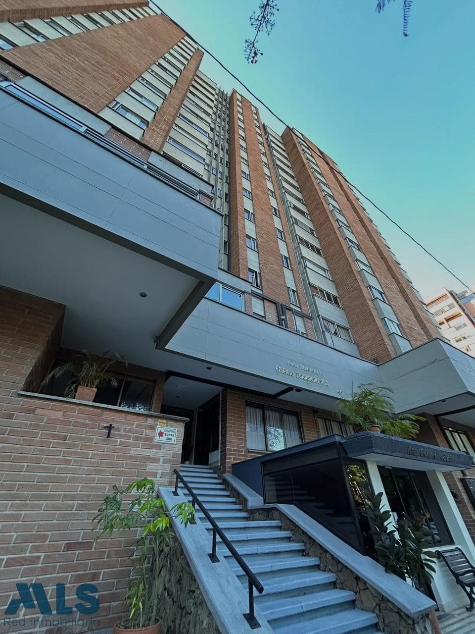 Apartamento en venta en Suramericana, Laureles, Medellín — foto 1 de 31