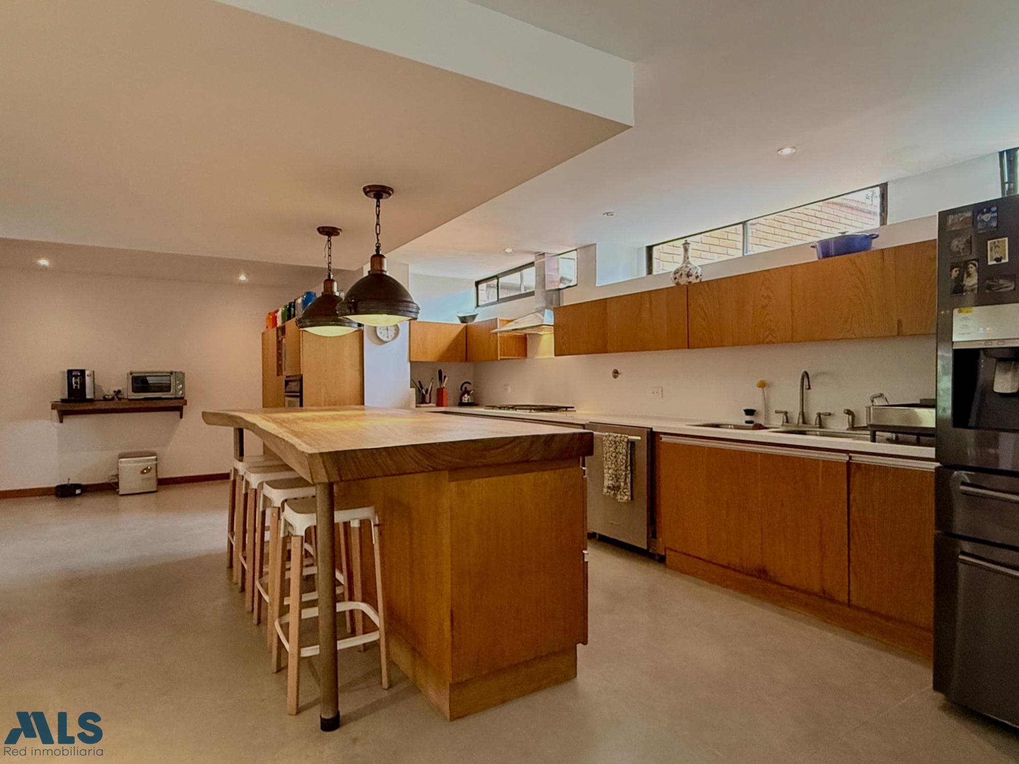 Apartamento en venta en Loma Los Gonzalez, Poblado, Medellín — foto 1 de 33