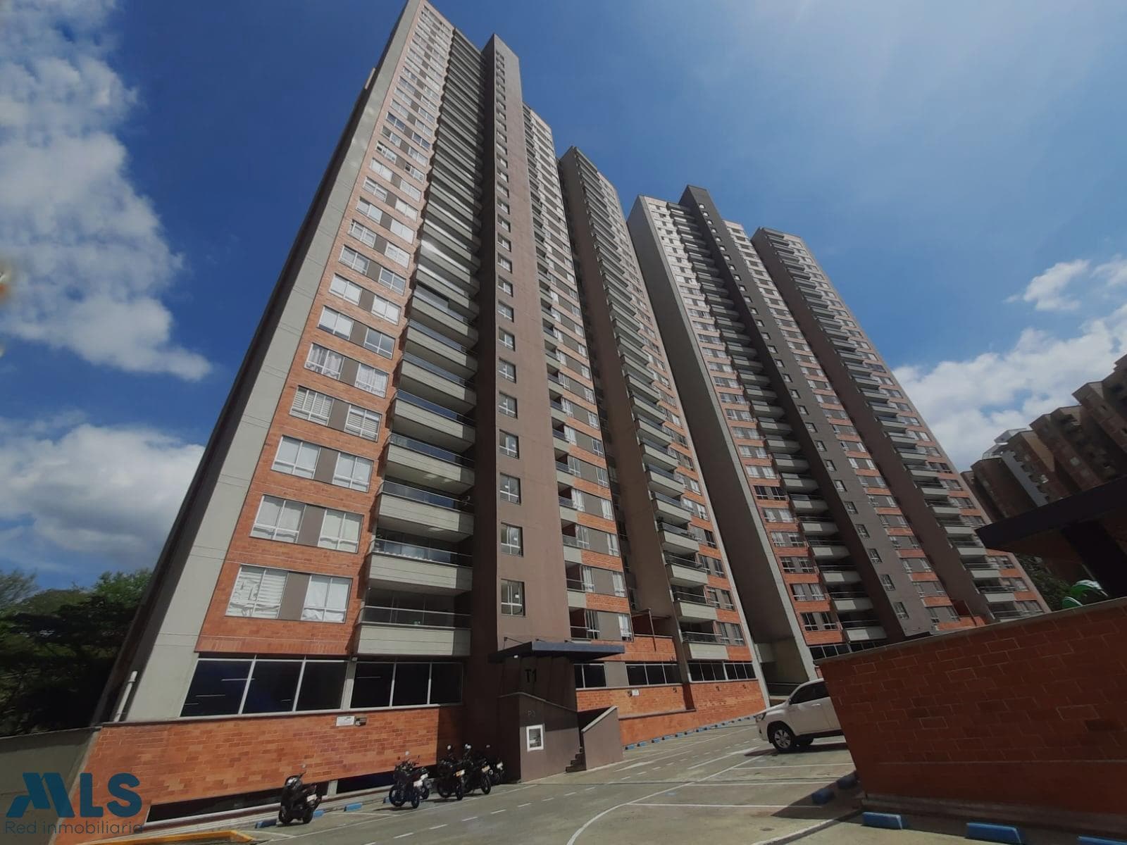 Apartamento en venta en La Navarra, Norte, Bello — foto 1 de 24