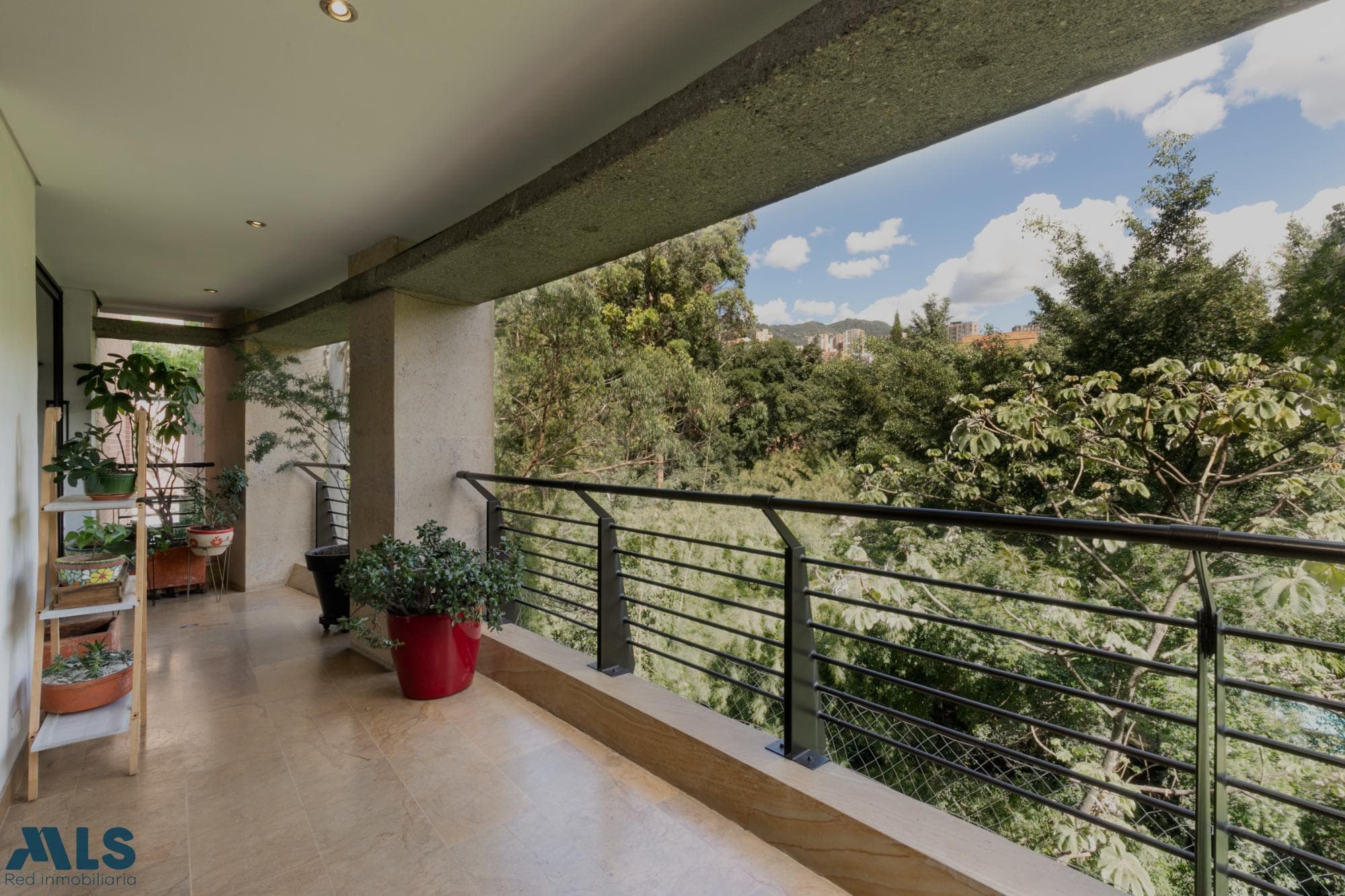 Apartamento en venta en Las Lomas Nº 1, Poblado, Medellín — foto 1 de 44