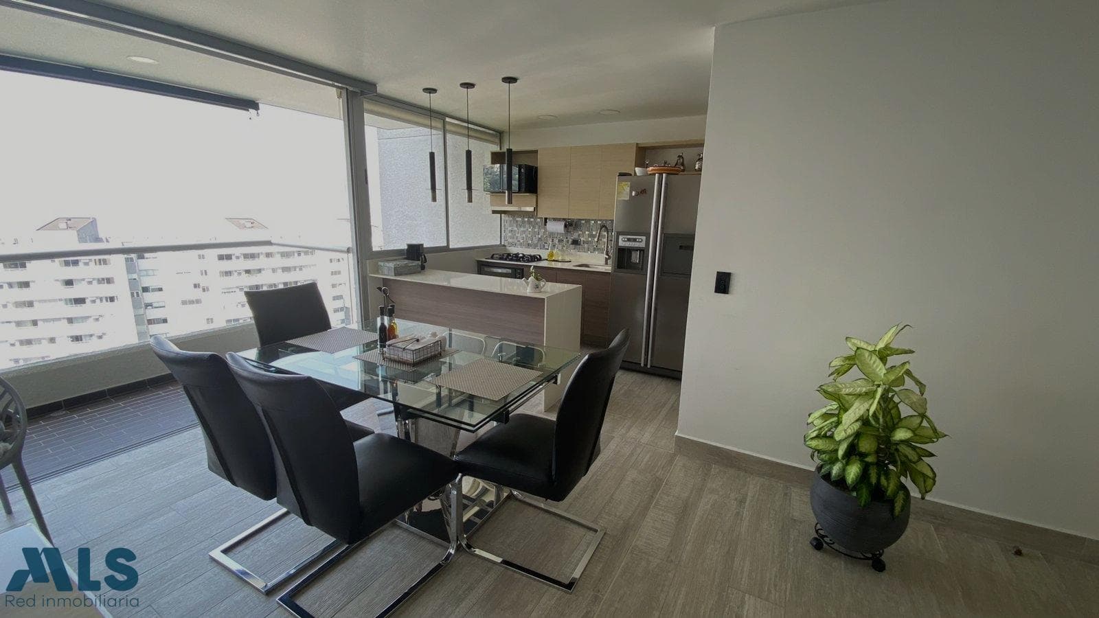 Apartamento en venta en Loma del Indio, Poblado, Medellín — foto 1 de 11