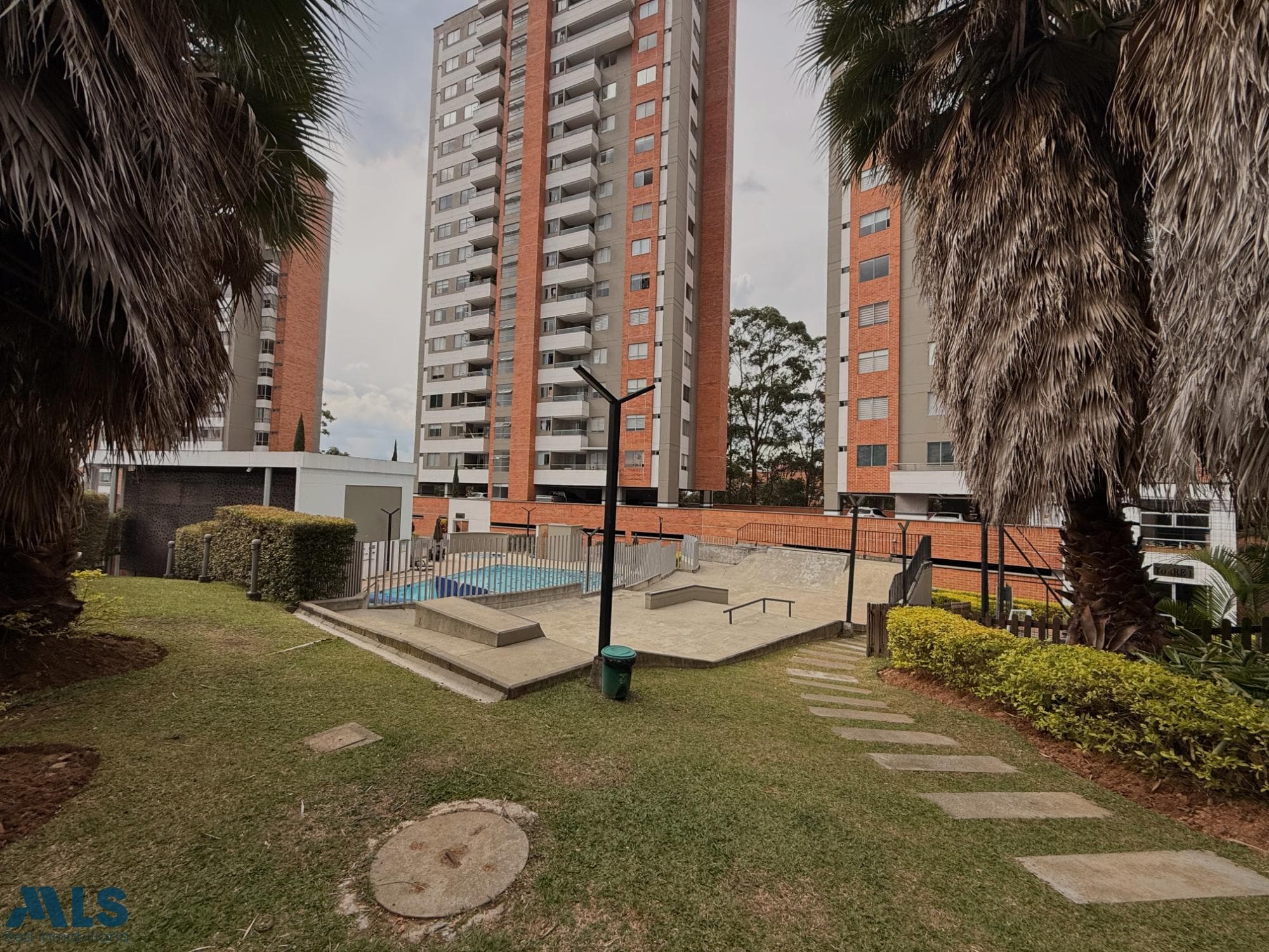 Apartamento en venta en El Esmeraldal, Aburra Sur, Envigado — foto 1 de 29
