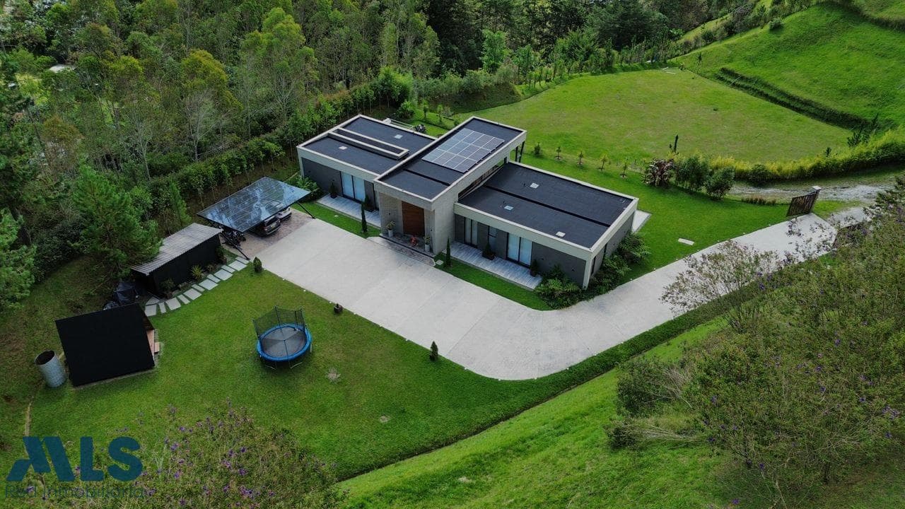 Casa en venta en V. Lejos del Nido, Oriente Antioqueño, El Retiro — foto 1 de 20