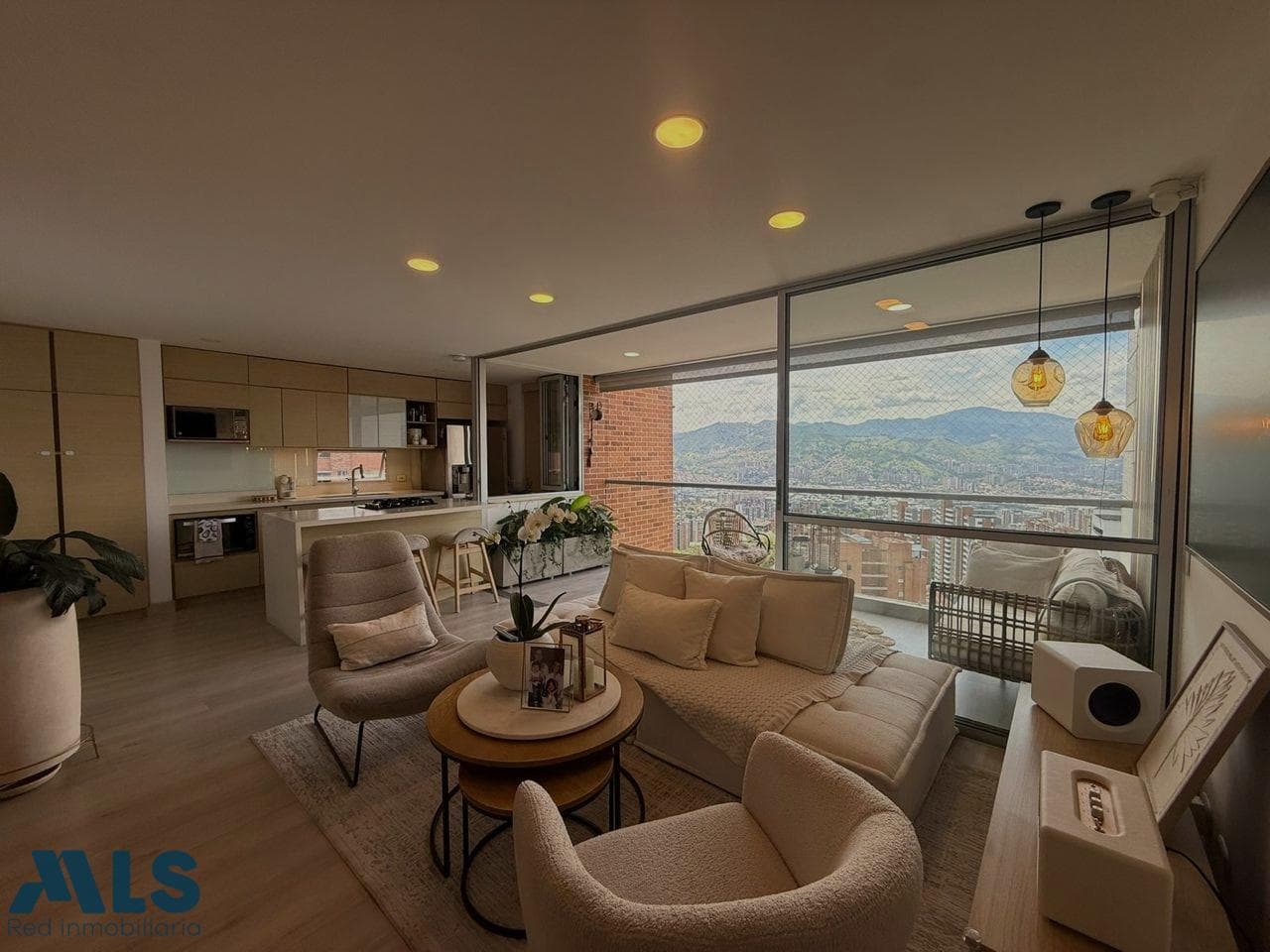 Apartamento en venta en El Esmeraldal, Aburra Sur, Envigado — foto 1 de 13