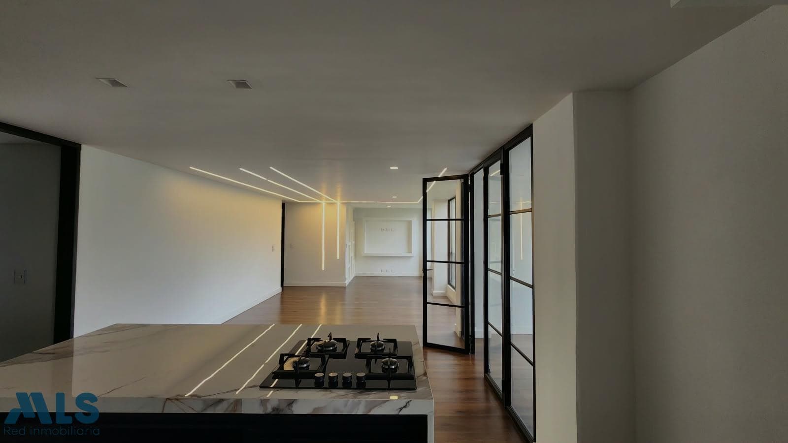 Apartamento en venta en San Lucas, Poblado, Medellín — foto 1 de 13