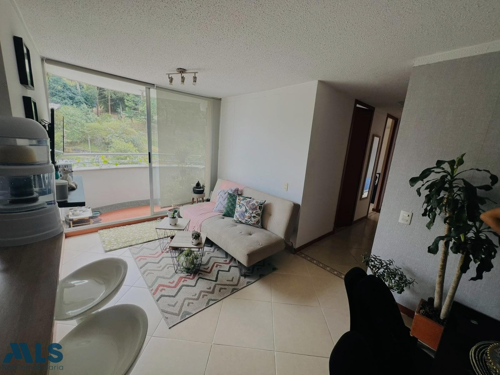 Apartamento en venta en Loma del Indio, Poblado, Medellín — foto 1 de 10