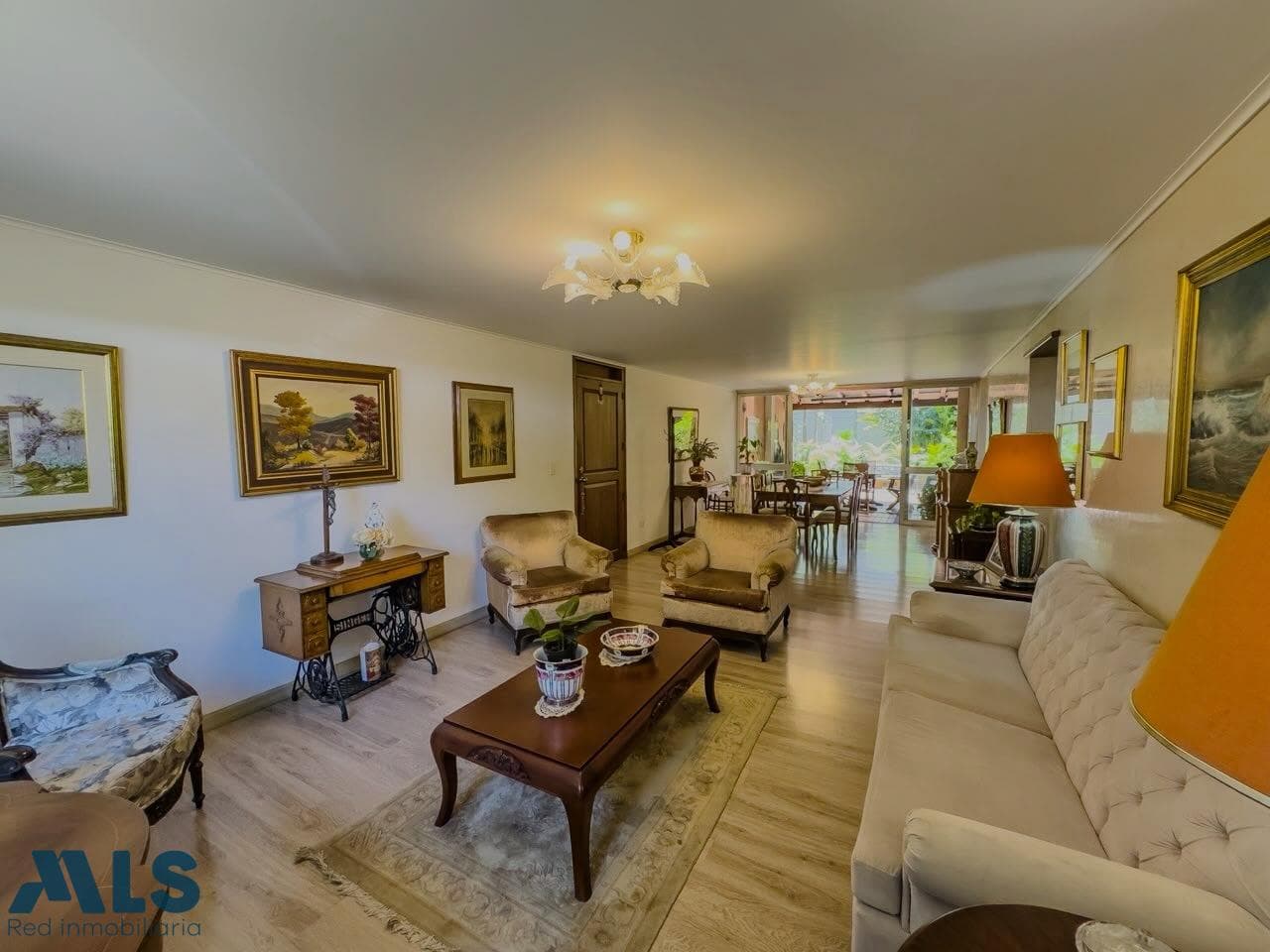 Apartamento en venta en La Aguacatala, Poblado, Medellín — foto 1 de 45
