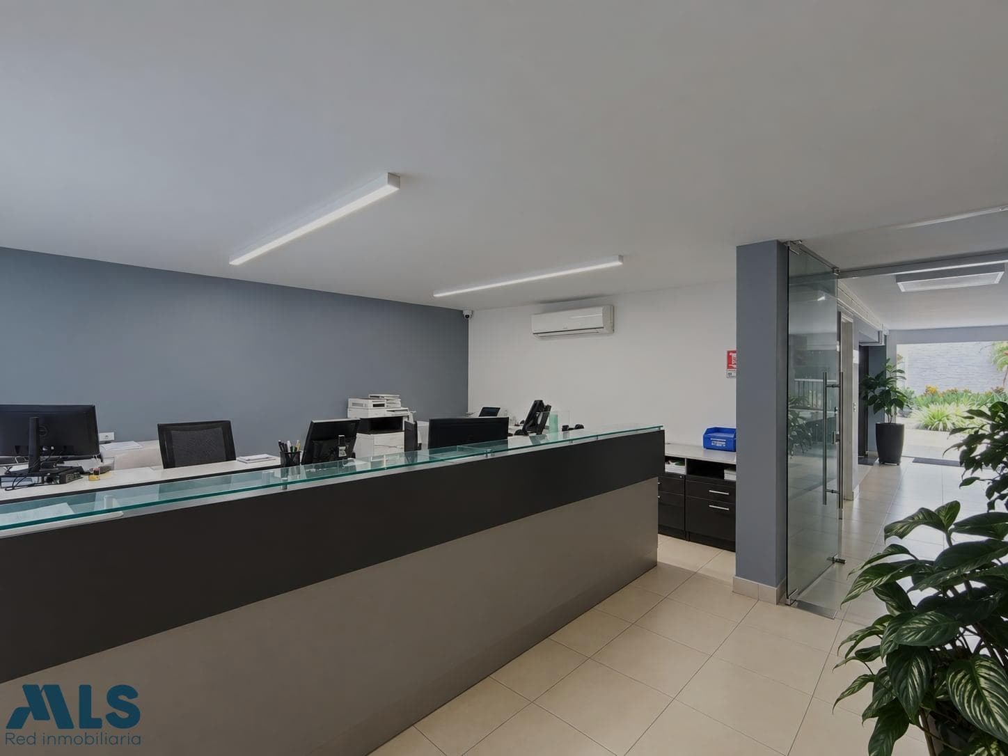 Casa en venta en Suramericana, Laureles, Medellín — foto 1 de 43