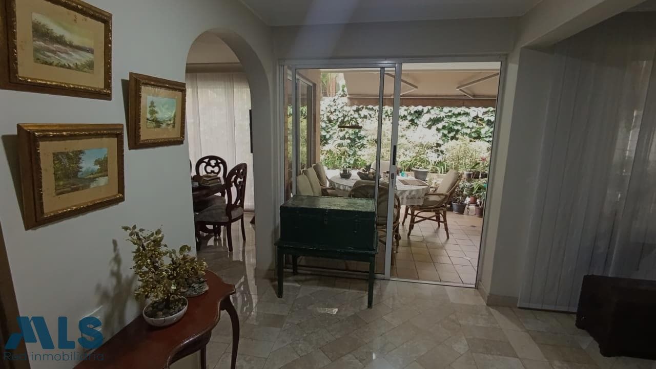 Casa en venta en San Lucas, Poblado, Medellín — foto 1 de 19