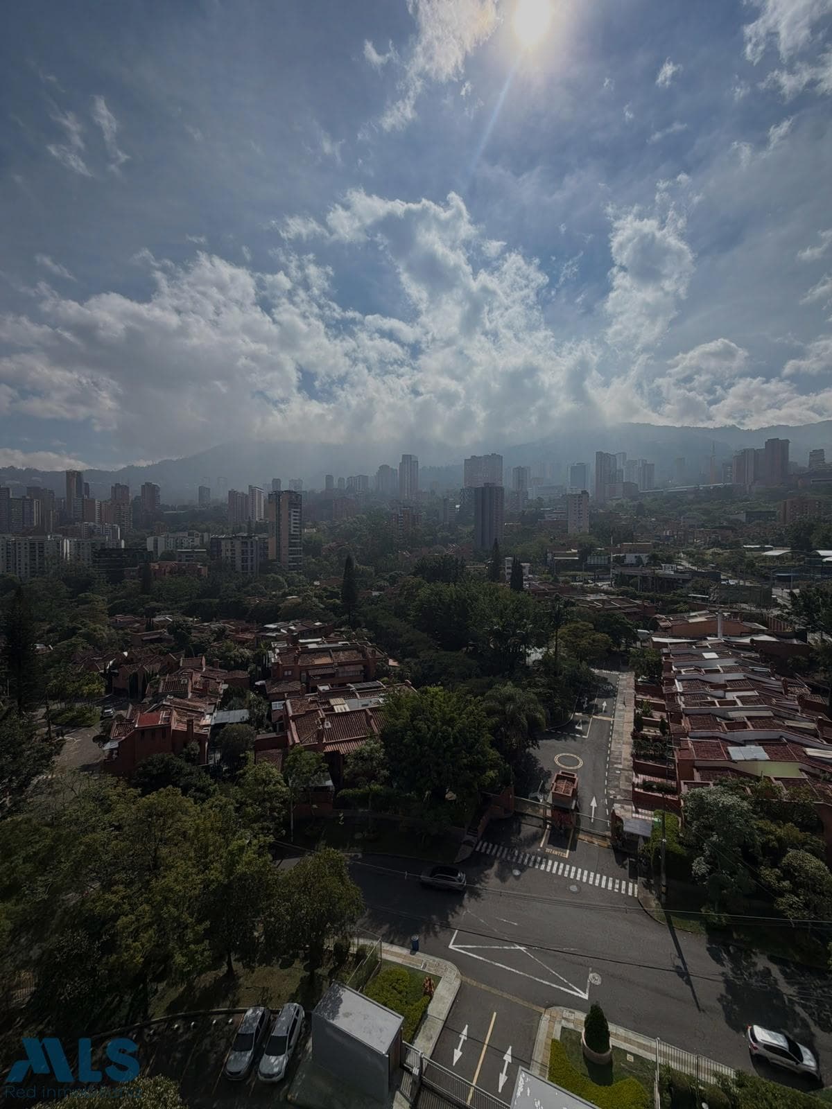 Apartamento en venta en Loma de los Parra, Poblado, Medellín — foto 1 de 22