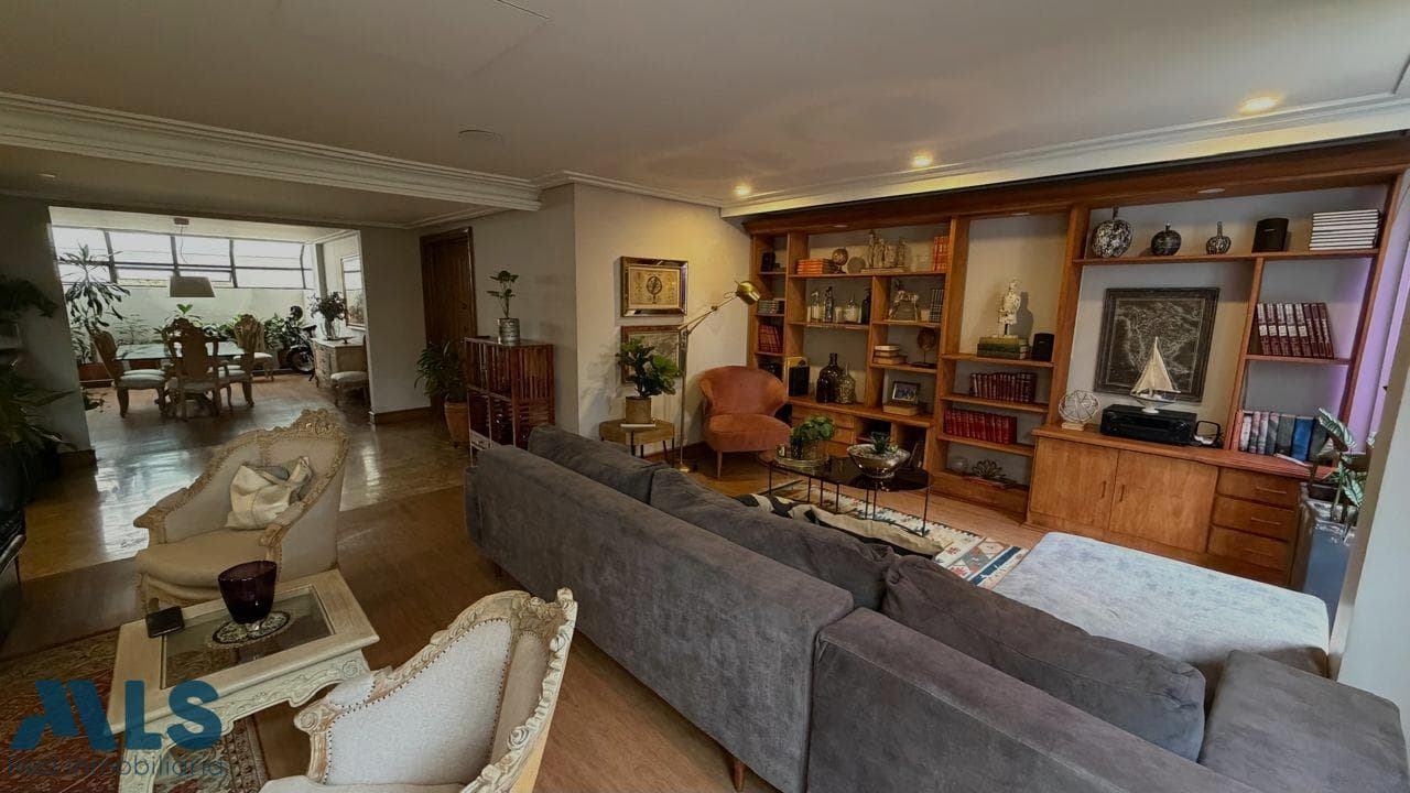Apartamento en venta en Astorga, Poblado, Medellín — foto 1 de 35