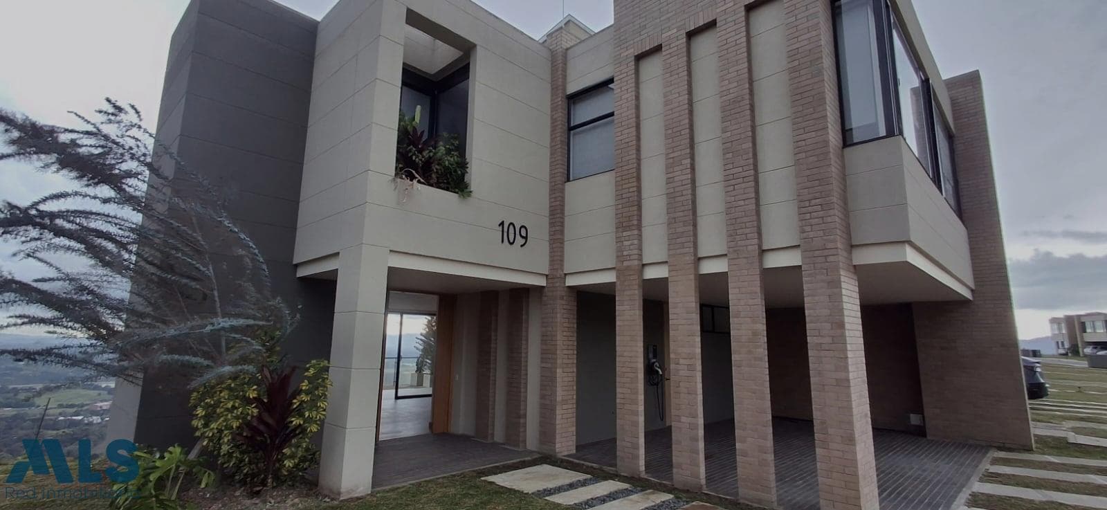 Casa en venta en Aeropuerto, Oriente Antioqueño, Rionegro — foto 1 de 36