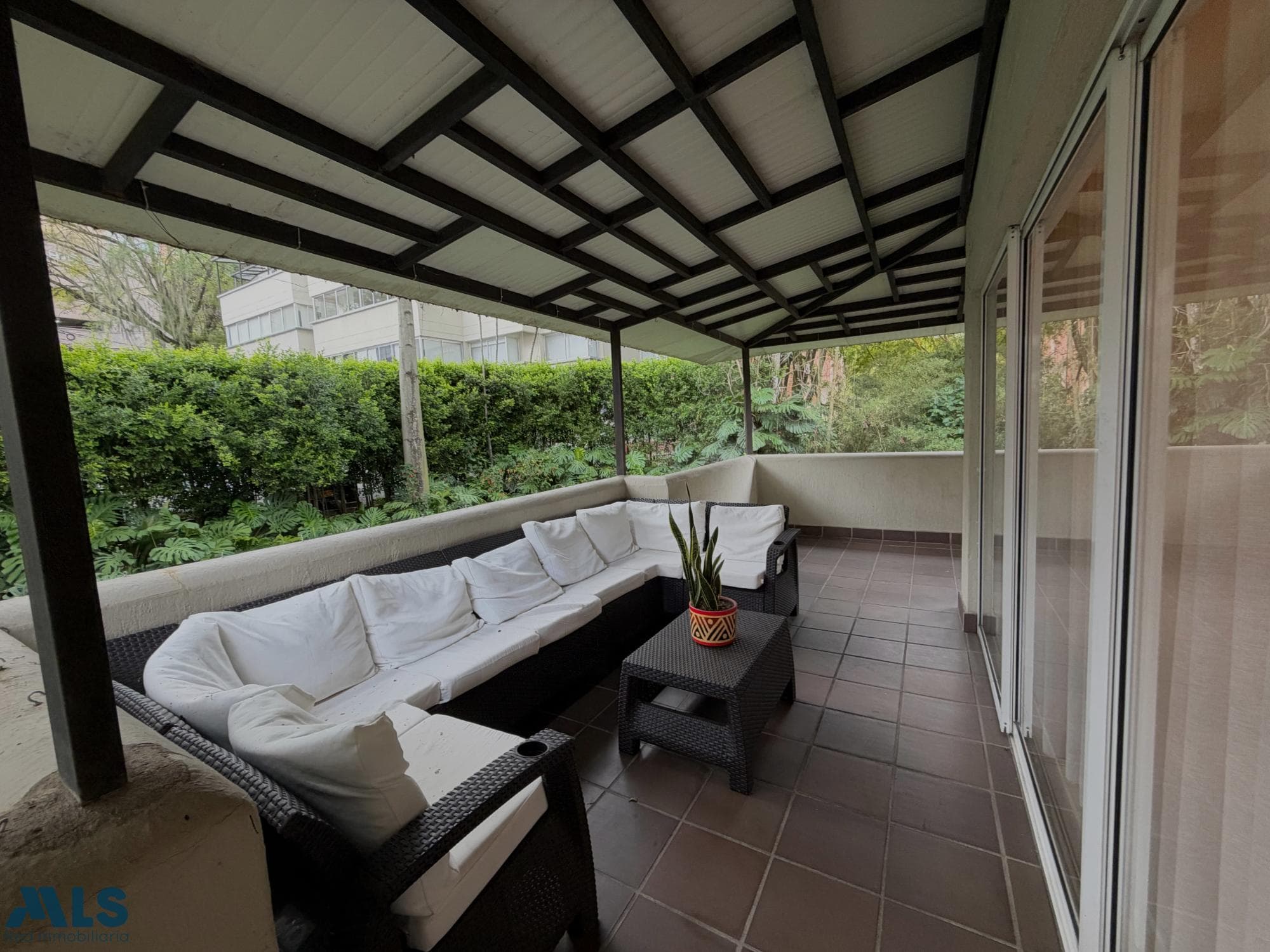 Apartamento en venta en El Tesoro, Poblado, Medellín — foto 1 de 19