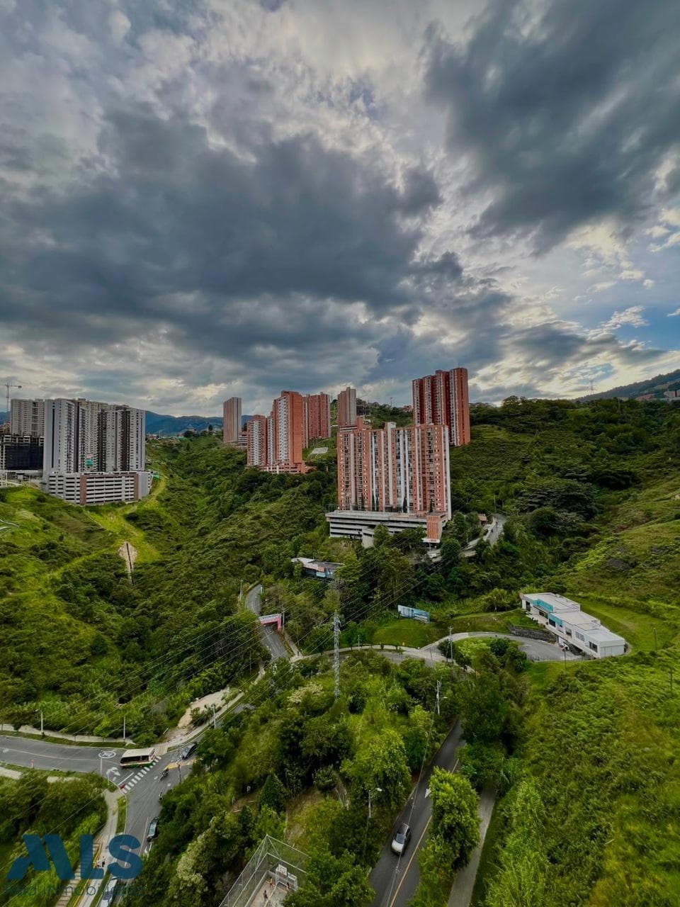 Apartamento en venta en Calasanz Parte Alta, Occidente, Medellín — foto 1 de 18