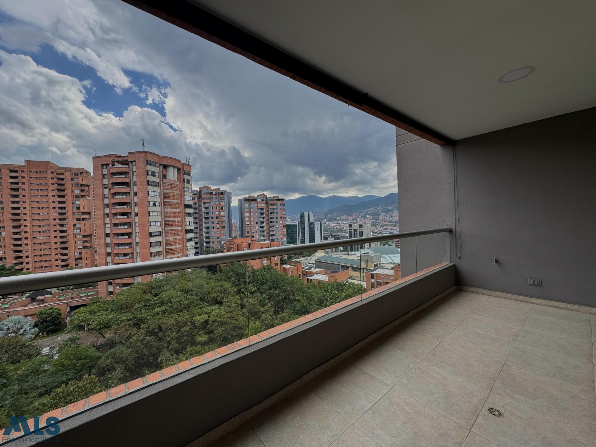 Apartamento en venta en Los Balsos Nº 1, Poblado, Medellín — foto 1 de 44